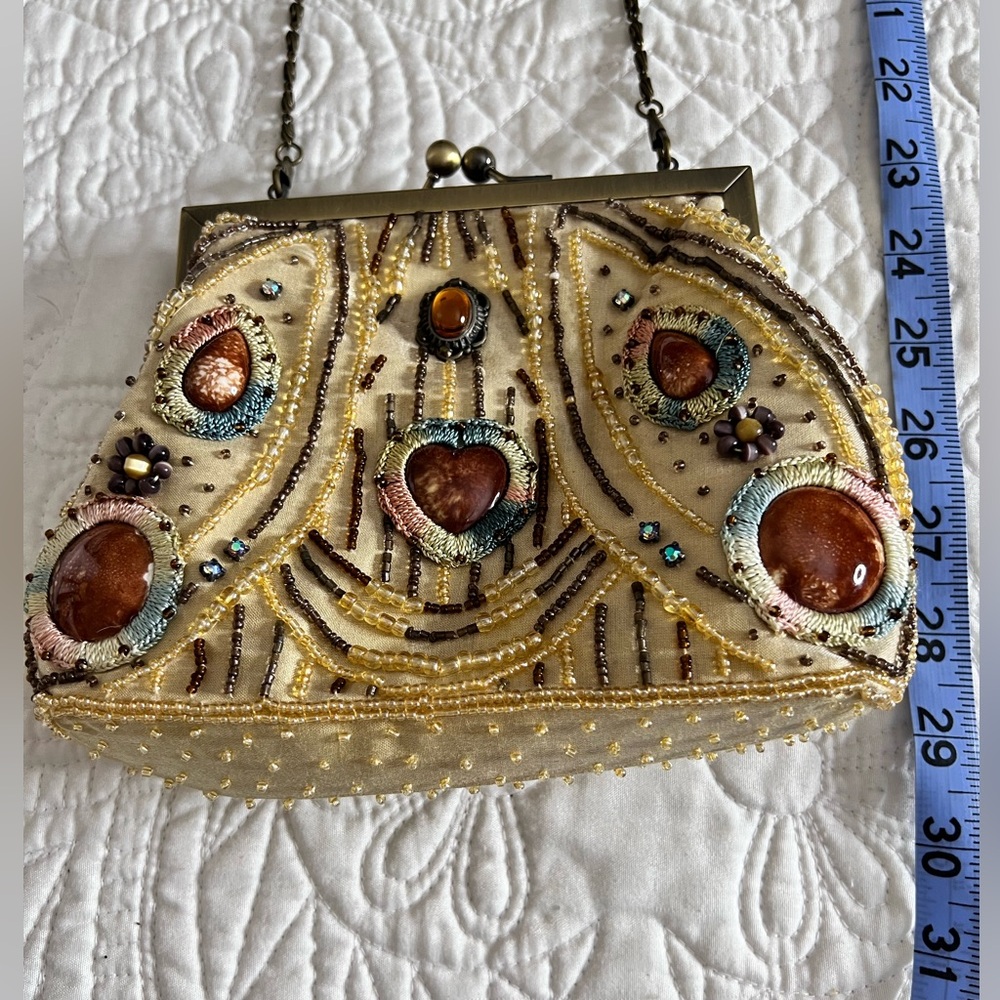 Stephanie Vintage Beaded Heart-Shaped Embellished Clutch - Picture 2 of 10